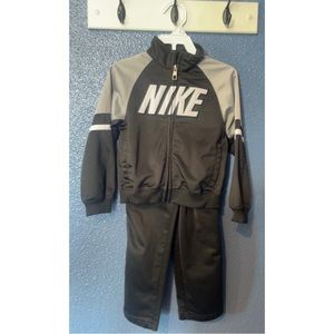 Nike Track Set